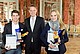 Prof. Dr. Markus Voeth und die Sieger des "Battle of Universities 2013" Josephine Dölz und Patrick Richter